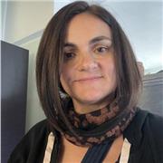 Docente impartisce lezioni per la scuola primaria